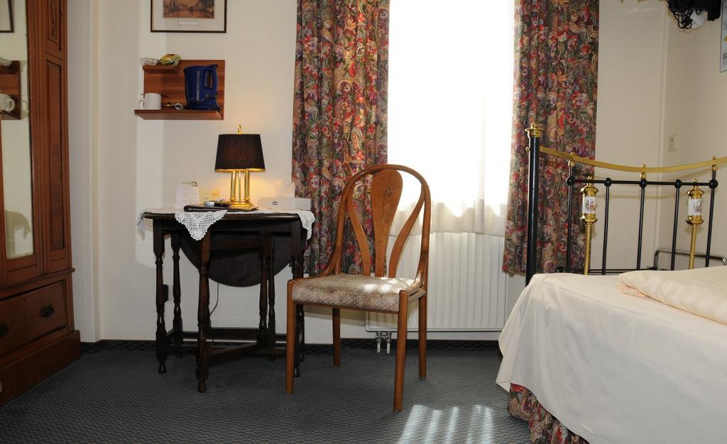 Hotel Admiral Wiesbaden Chambre photo