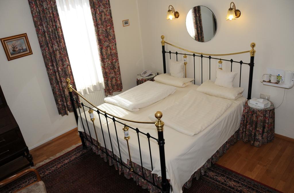 Hotel Admiral Wiesbaden Chambre photo