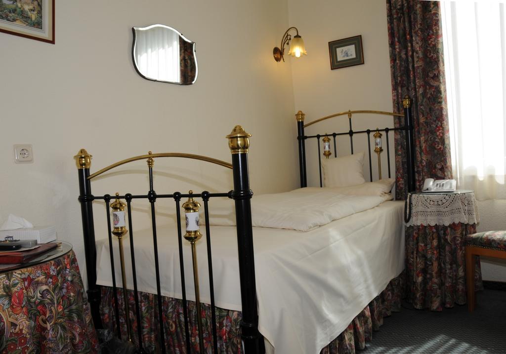 Hotel Admiral Wiesbaden Chambre photo